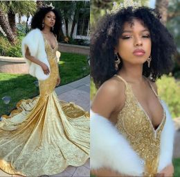 2024 Sexy Gold Velvet Prom Dresses Spaghetti Straps Plunging V Neck Luxury Beading Sweep Train Mermaid Evening Party Gowns Custom Made