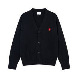 2024 Höst- och vintern Ny kvinnors V-ringning Cardigan Top Loose Solid Color Sweater Sticked Simple Heart Brodered Pattern Sweater Women's Boutique Coat