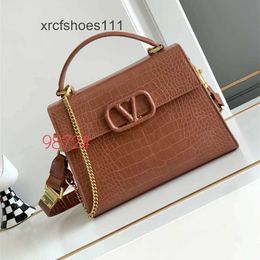 Handbag Lady Vallentinoo High-end Product Leather Bag Vsling Womens Stud Official Bags Crocodile Pattern New Napa Buckle Runway Style Paired Light Luxury 8V5R
