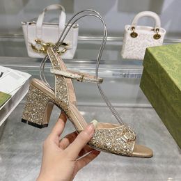 Nuovi tacchi alti del designer, sandali cavi di cristallo estivo, nuove scarpe da donna, pelle di alta qualità