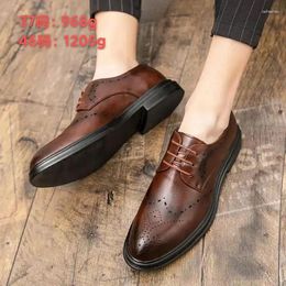 Dress Shoes Men's 2024 Autumn Versatile Winter Casual Leather Easy Wear Borad Shoe Suit Fashion