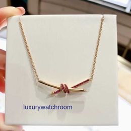 Luxury Tiffenny Designer Brand Pendant Necklaces High Edition V Gold T Family Pink Diamond Twisted Necklace for Women 18k Light Knot Series Cross Col