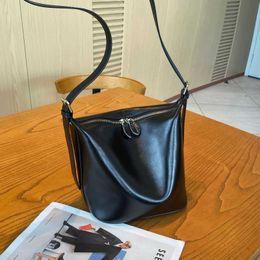 Tanned Plant Top Layer Cowhide Niche and Versatile Womens Bag Single Shoulder Crossbody Minimalist Zippered Dumpling Water Bucket