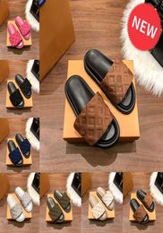 Luxury mens slipper designer sandal Pool Pillow Flat Comfort Embossed Mules with box Sandals women shoes pink triple black beige c9407244