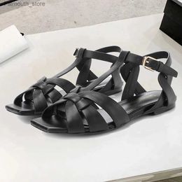 Sandals Quality Tendency Luxury Designer Womens Sandals Ankle Flat Casual Dress Shoes Ladies Office Sandals OverSize 44 Slippers Slides Q240419