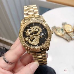 The new Lao brand role steel band quartz calendar watch is carved with ancient dragon fashion and various styles