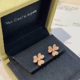 최고급 고급 Vancleff 브랜드 디자이너 귀걸이 고가 클로버 귀걸이 전체 다이아몬드 두께 18k 금이 아닌 페이딩 이어링