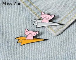 Pins Brooches Paper Plane Enamel Pins Custom Flying Pigs Brooch Lapel Pin Shirt Bag Badge Funny Cute Animal Jewellery Gift For Kids72054758