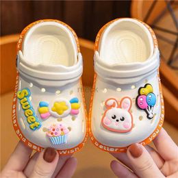 6Q9Y Sandals Kids Summer Sandals Hole Childrens Shoes Slippers Soft Anti-Skid Cartoon DIY Design Hole Baby Shoes Sandy Beach For Boys Girls 240419
