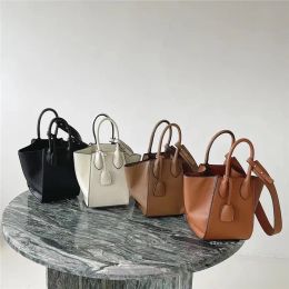 Buckets Niche Fashion Design Vegetable Basket Bag For Women PU Leather Ladies Shoulder Bag Female New Trendy Casual Handbag Basket Bag