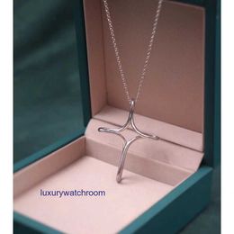 Luxury Tiffenny Designer Brand Pendant Necklaces 2024 Trendy Fashion Tijia 3D Cross Necklace Advanced Personalised Essential for Men and Women