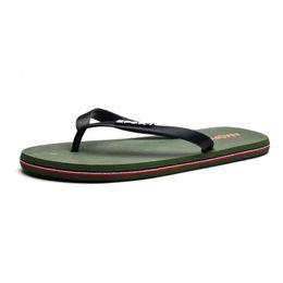 Mens flip flops for summer wear outdoor daily anti slip splint mens beach shoes 240416