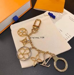 gold Fashion Colorful Luxury Designer Keychain Letter Pendant Bag Buckle Keychains For Mens Womens Keys Buckle Multipurpose Chain