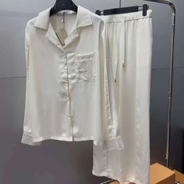 Fashion Womens Set Designer Tracksuit Temperamento bianco Stile di auto-coltivazione Set camicia a maniche lunghe Panteri casual Donne a due pezzi