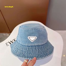 Designer Womens Bucket Hat Mens Casquette Bob Wide Brim Hats Women Wide Brim Hats Designer P Woman Washed and Aged Bucket Hat Autumn Triangle Metal Logo Caps 908