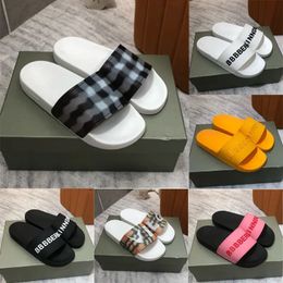 2024 Designerrutschen Sandalen Slipper Sliders Buchstaben für Männer Frauen Heiße Mode Unisex Pool Strand Luxus Flip Flops Schwarz weiße Hausschuhe Designer Sandalen Sandalen