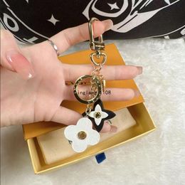 French fashion luxury designer key chain letter pendant bag buckle key chain men's and women's key chain multi-purpose