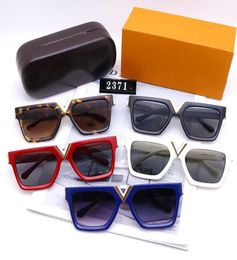 Fashion Men Sunglasses Women classic HD designer square sun glasses high quality driving white black red brown blue five colors un5947197