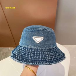 Designer Womens Bucket Hat Mens Casquette Bob Wide Brim Hats Women Wide Brim Hats Designer P Woman Washed and Aged Bucket Hat Autumn Triangle Metal Logo Caps 512