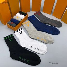 2024 Mens Socks Designer Women High Quality Cotton All Match Classic Ankle Letter Breathable Black and White Football Basketball Sports Sock Wholesale Uniform 559