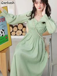 Casual Dresses French Style Retro Women Solid Flare Sleeve Pleated Flattering Waist A-line Midi Sweet Slender Design Spring Stylish