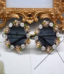 New Retro Vintage Sunglasses Metal Flower Baroque Sunglasses Crystal Rhinestone Round Sunglasses Luxury Sunny Beach Glasses 9052833