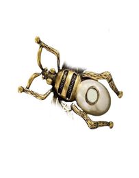 Designer Brooches 2022 New Style Glass Pearl Bee Clothing Neckpin Versatile Fashion Popular Brooch Fashion 1404973995