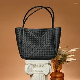 Evening Bags Hand Woven Women's Leather Handbag Fashion Luxury Large Capacity Shoulder Bag Designer Tote Removable Inner Purse