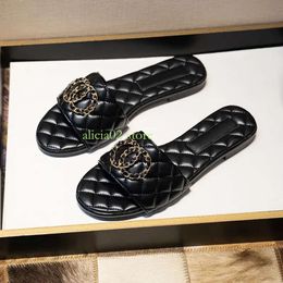 2024 new Beach Leather Mid Heel Embroidered Sandal Lady Slipper Deigner Sandal Wedding Women Party Slide Flat Ankle Buckle Rubber Sole Mule Summer Sexy Chunky