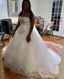 Elegant Long Sweetheart Crystal Tulle Wedding Dresses A-Line Beaded Sweep Train White Sleeveless Vestido de novia Ivory Lace Up Back Bridal Gowns for Women