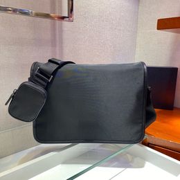 Compact functional design of the shoulder bag