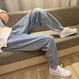 Jeans attillati, versione coreana alla moda maschile, trendy 2024 estate nuovi pantaloni casual versatili, pantaloni sciolti, alla moda