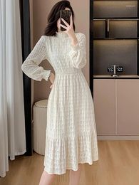 Casual Dresses 2024 White Lace Hook Flower Hollow Luxury Long Dress Autumn Winter Plus Velvet Warm Women Korean Vintage Elegant Prom Robe