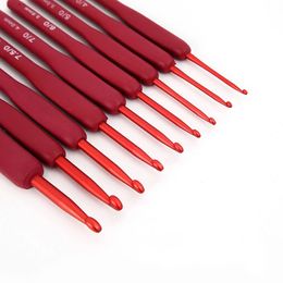 2mm6mm Premium Aluminum Crochet Hooks with red Soft Rubber Grip Cushioned Handles Knitting Needles 240411