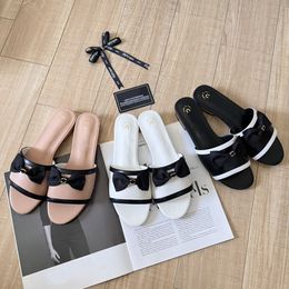 Luxury new designer Channel casual slides slippers beach classic flat sandal lightweight soft soled wear resistant indoor slippers