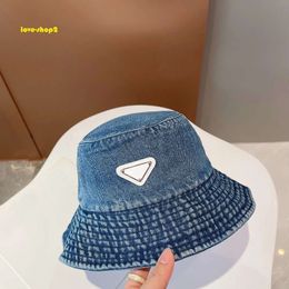 Designer Womens Bucket Hat Mens Casquette Bob Wide Brim Hats Women Wide Brim Hats Designer P Woman Washed and Aged Bucket Hat Autumn Triangle Metal Logo Caps 611