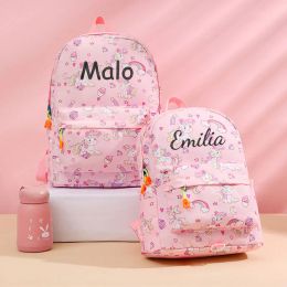 Mochilas bordadas personalizadas Nicorn Kids Backpack Backpack leve respirável fofo pequeno mochila arco -íris com coleira para meninas nome personalizado