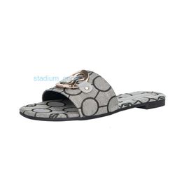 pantofole di sandalo ricamato 10A Designer di tela di alta qualità Mule Flat Metal Felefer Sliders Summer Women Men Scept Slide Pool Sandale Sunny Lady Casual Shoe Luxury