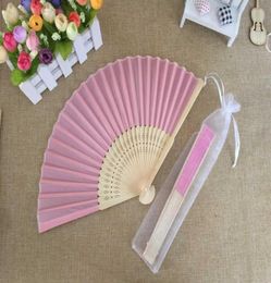 Whole 50pcslot White Elegant Folding Silk Hand Fan with Organza Gift bag Wedding Party Favors Gift99798213599659