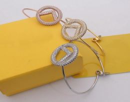 Europe AmericaTop Designer Jewellery Lady Women Brass Hollow Out Engraved Letter Settings Full Diamonds 18K Gold Bangle Bracelet 3 C6526325