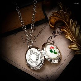 Pendant Necklaces Vintage Court Style Carving Pattern Printed Rose Necklace Ladies Elegant Temperament Party Jewelry Gifts