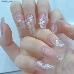 False Nails 24pcs Fairy White Petal False Nails Sweet Blush False Nails Patches Wearale Detachable Fake Nail Tips with Pearl Crystal Design Y240419 Y240419