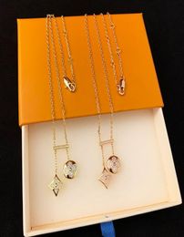 Europe America Fashion Lady Women Brass Full Diamond Double Mos Four Leaf Flower Engraved V 18K Gold Chain Necklace 2 Color6374016