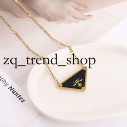 Coppia di pendenti a triangolo in argento dorato femmina accoppia di accio in acciaio inossidabile Gioielli a sospensione Gold Chain on the Neck Regalo per gli accessori per la fidanzata 667