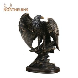 NORTHEUINS Retro Resin Eagle Statue Art Collection Item Animal Figurines Home Living Room Office Desktop Decoration Object Craft 240416