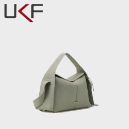 Buckets UKF New Niche Fashion Trend Shoulder Bags Versatile Portable Casual Large Capacity Shoulder Strap Design Commuting Handbag
