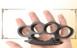 New ARIVAL Black alloy KNUCKLES DUSTER BUCKLE Male and Female Selfdefense Four Finger Punches555329w6853880