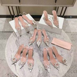 2024 Designer Women High Heels Scarpe per matrimoni Dress Sandals di lusso in raso con fibbia decorativa con fibbia decorativa con fibbia per girasole a punta di lussuoso Pvc.