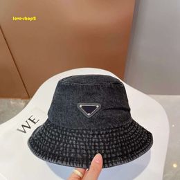 Designer Womens Bucket Hat Mens Casquette Bob Wide Brim Hats Women Wide Brim Hats Designer P Woman Washed and Aged Bucket Hat Autumn Triangle Metal Logo Caps 237