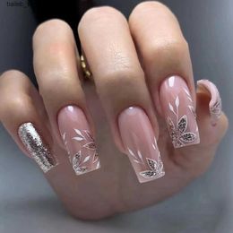 False Nails 24PCS/1BOX Silver Glitter Maple Leaf Wearing European and American Nail Style Fake Nails Y240419 Y240419